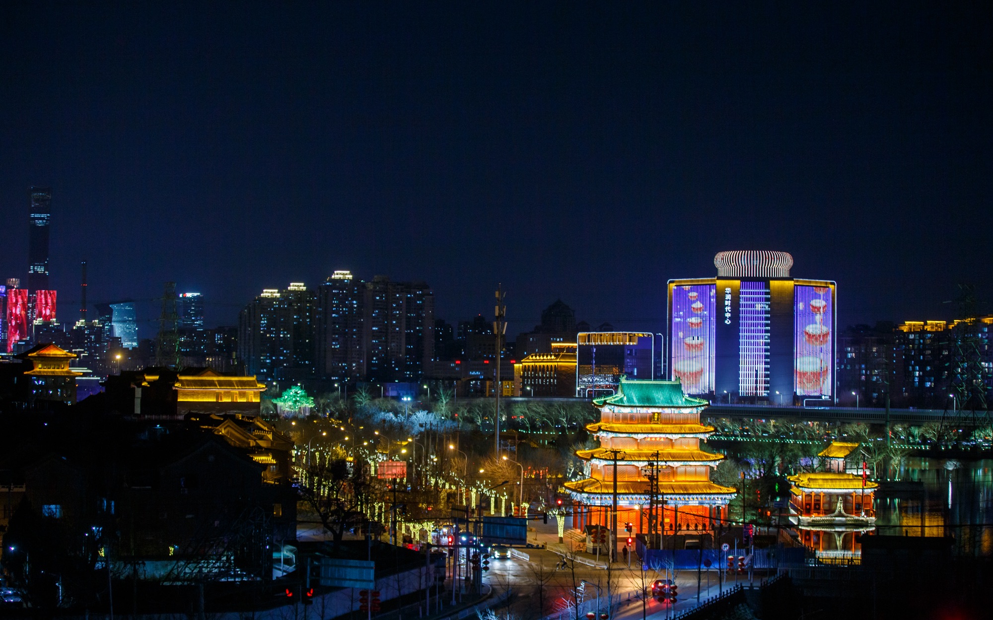 北泛亚电竞京朝阳区今日开启九处建筑实景灯光秀、五景联动超现实AR秀(图6)